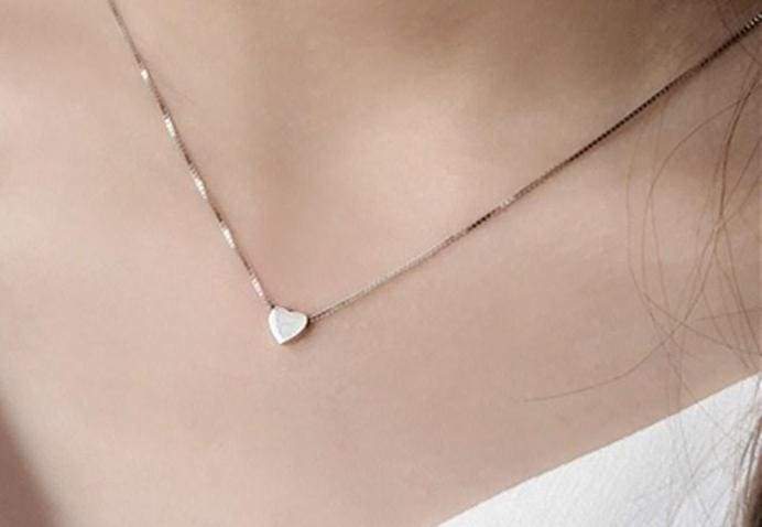 Minimalistic Heart Necklace - Chain Necklaces